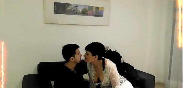  POLIAMOR  MARIDO  TRAE   AMANTE  A  SU  MUJER  , MATRIMONIO  DE  TRES  PARTE 1